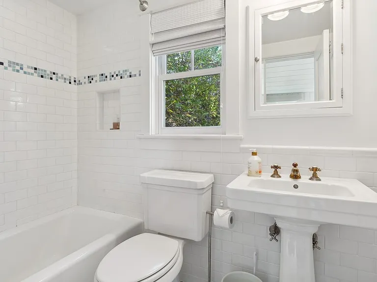 86 Hampton St — Photo 40