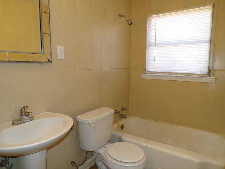 5709 Court H — Photo 9