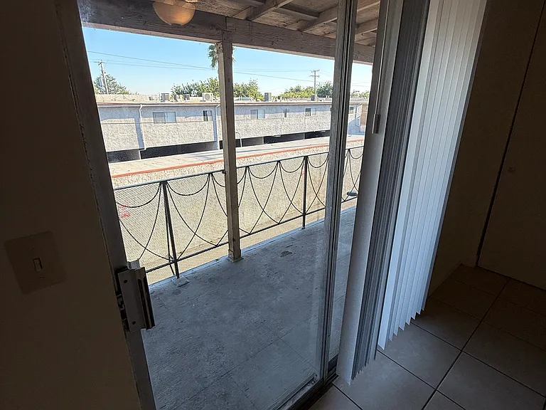 270 Amber Ct #23 — Photo 3