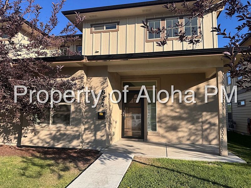 1st image of 827 17th Ave S