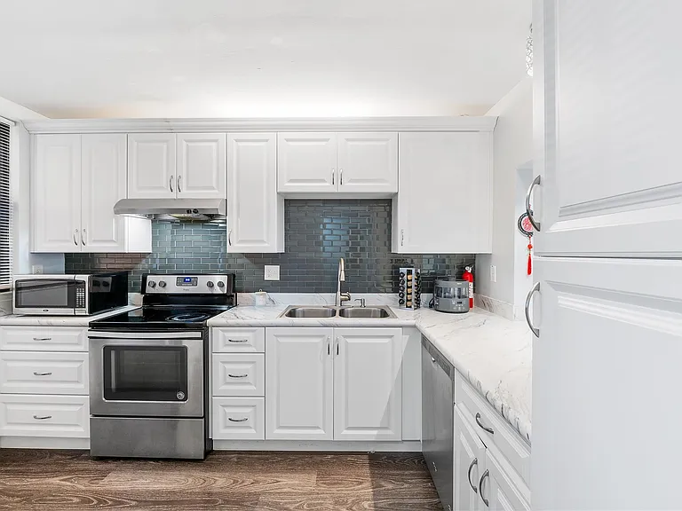 8437 Forest Hills Dr #203 — Photo 3