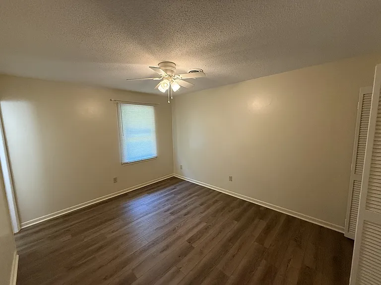 140 Sherman Dr — Photo 18