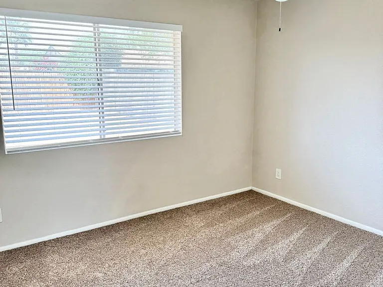 8544 W Lawrence Ln — Photo 16