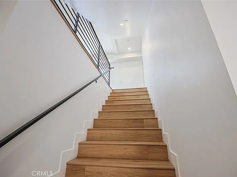 2851 S Victoria Ave #2 — Photo 16