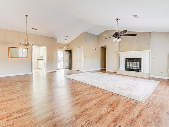 5th image of 222 Heritage West Ct