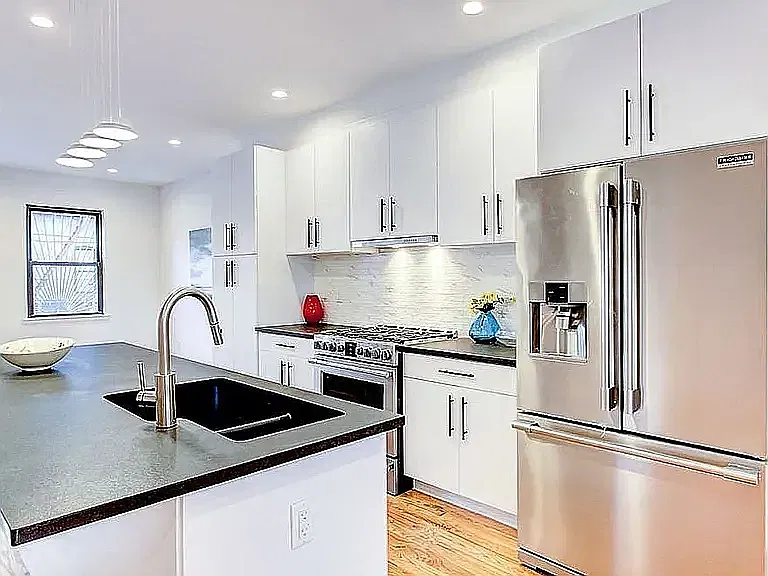 1066 Lafayette Avenue — Photo 2