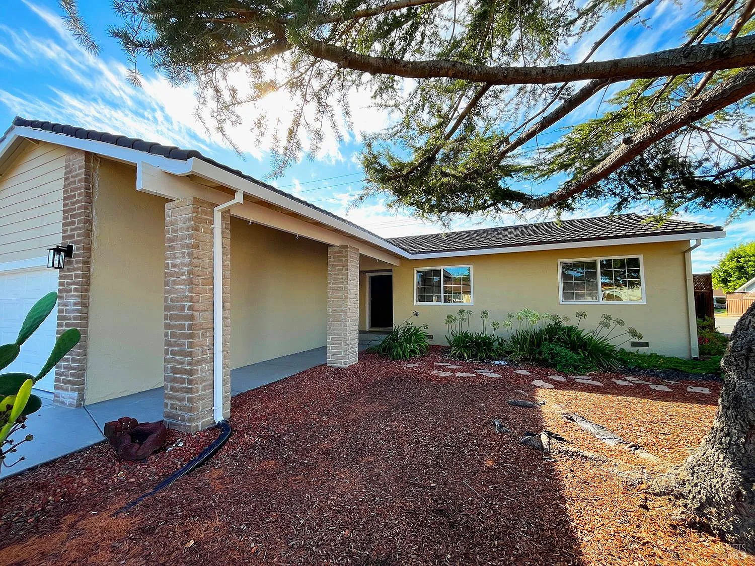 3 bed, 1463 sqft, $4,200 — Photo 2