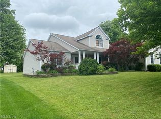 3179 Rockingham Cir NW, Uniontown, OH 44685