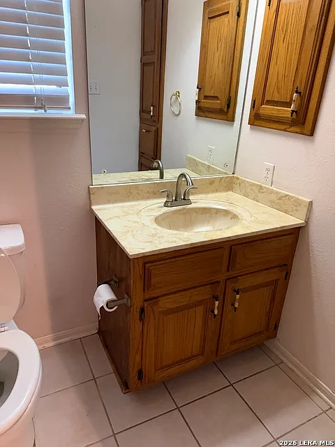 4 bed, 2.0 bath, 1672 sqft, $2,200 — Photo 3