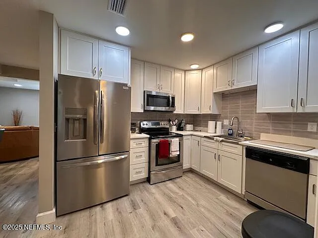 1113 Phelps St — Photo 9