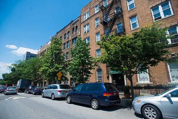 Rented by Compass | media 50