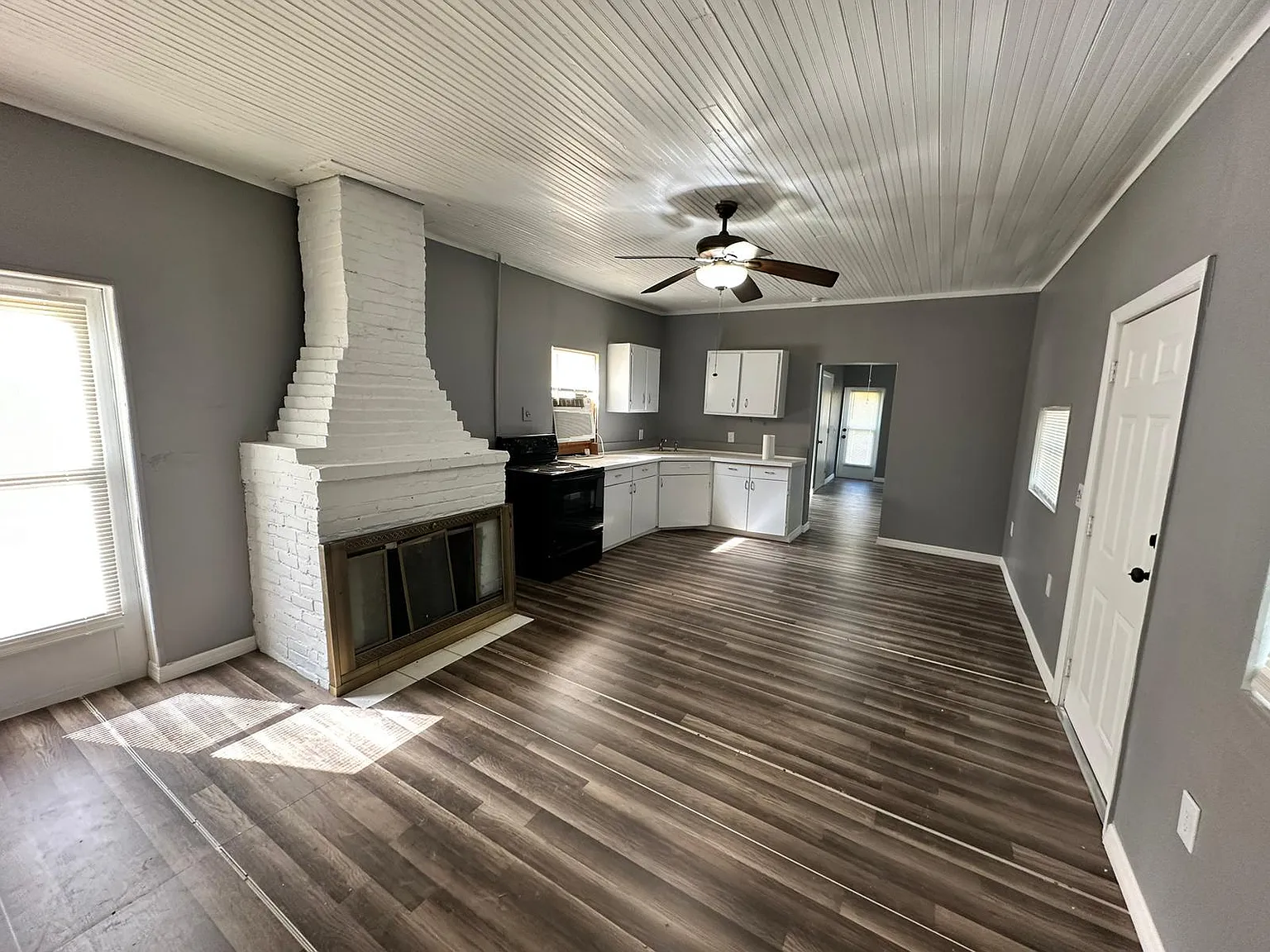 2 bed, $1,100 — Photo 2