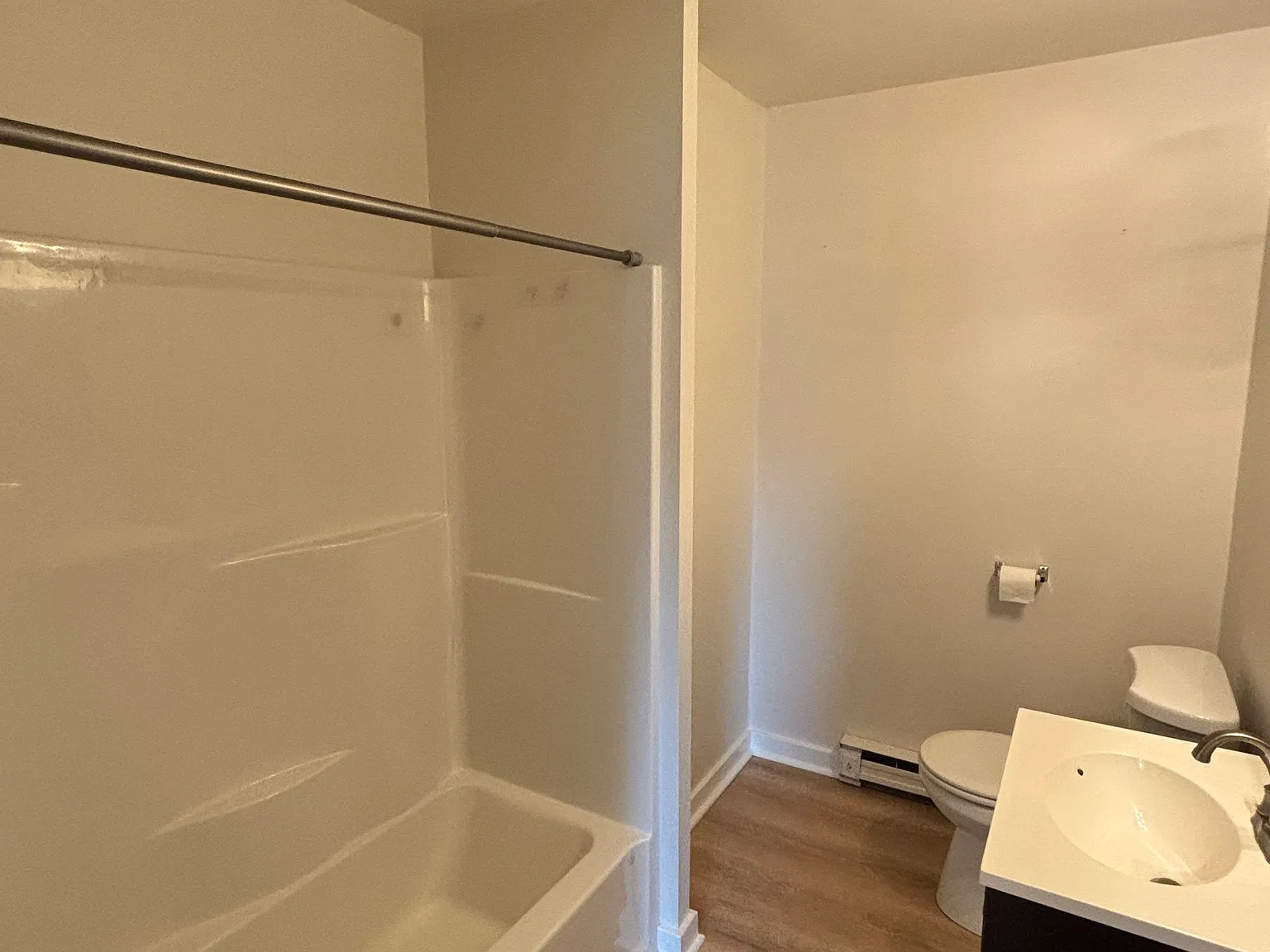 1 bed, 800 sqft, $1,050 — Photo 4