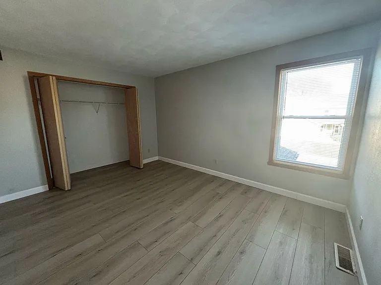 386 Amphitheater Dr — Photo 14