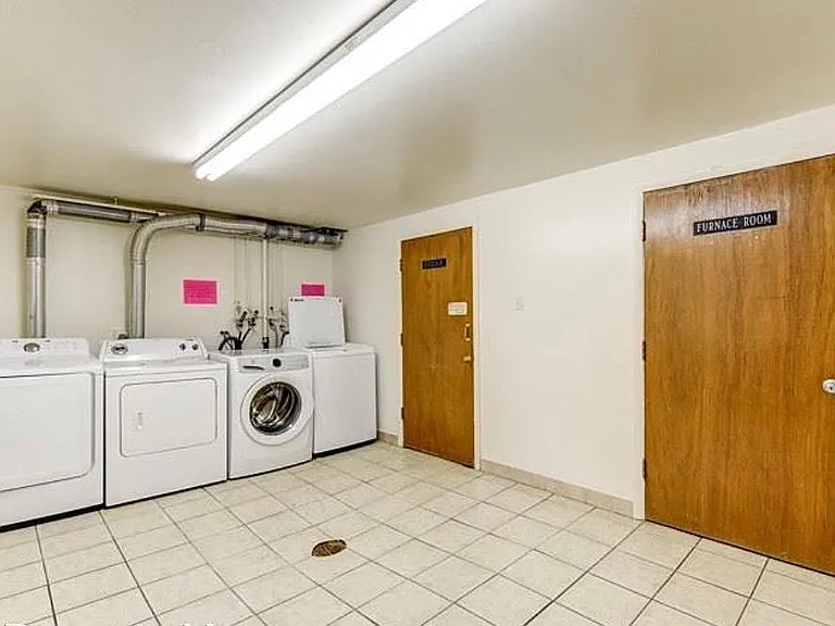 909 S Pearl St #204 — Photo 15