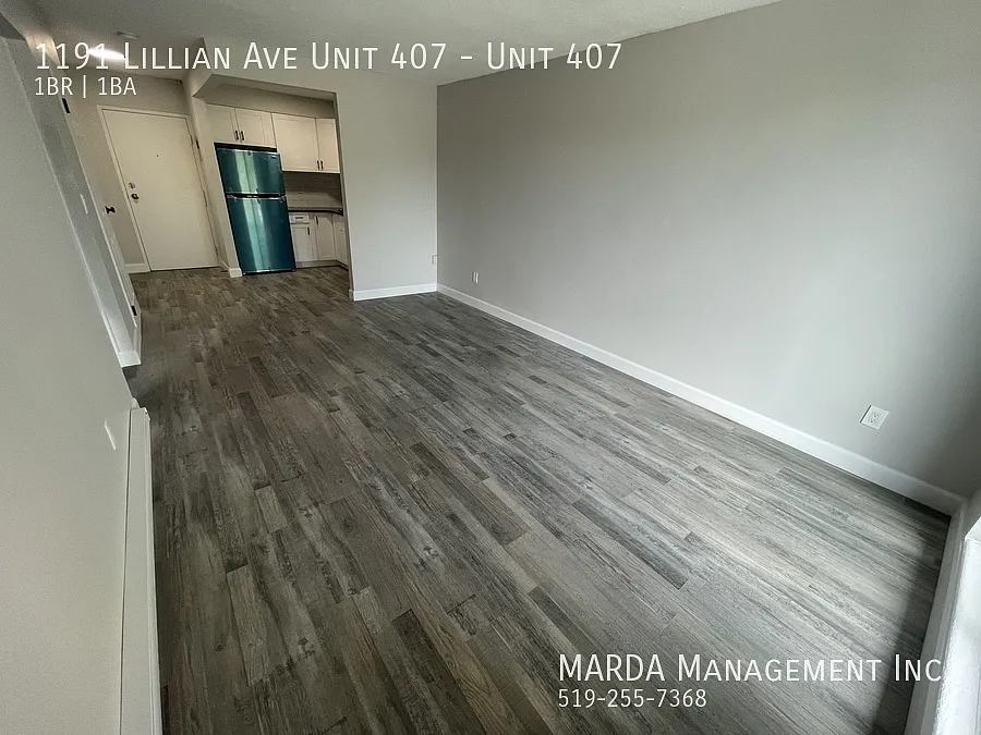 Modern 1 Bed/1 Bath Apt - Newly Renovated W/ Balcony! + Hydro — Photo 3