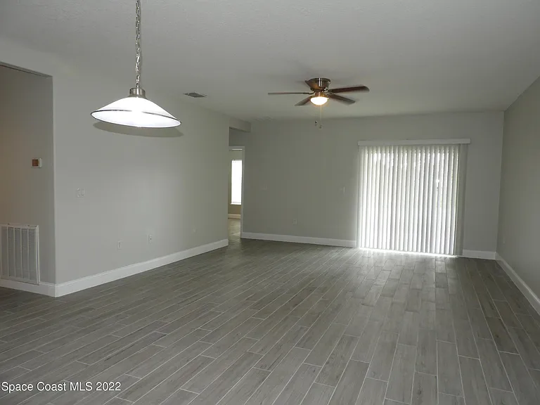 583 Hollow Glen Dr — Photo 7