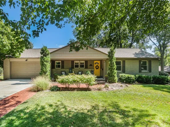 8927 High Dr, Leawood, KS 66206