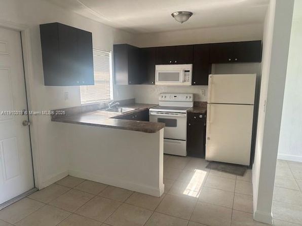 7571 Venetian St APT C