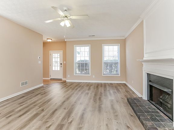 5th image of 225 Chamberlyn Ln