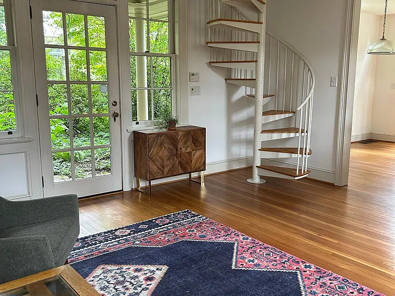 81 Spruce St NE — Photo 4