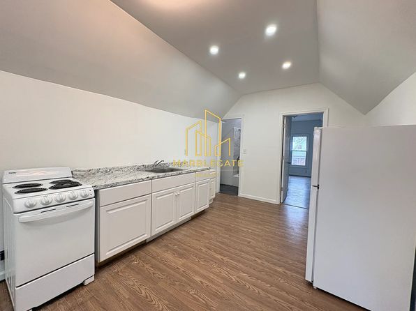954 E Grand St #33A