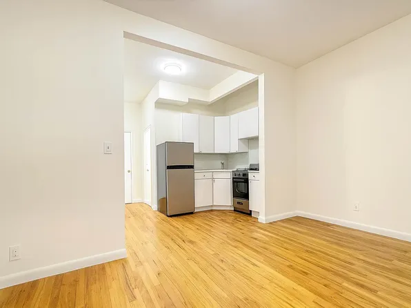 225 East 10th Street image 2 of 10