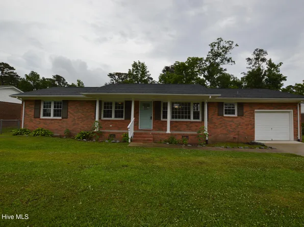 1018 Oak Dr, Jacksonville, NC 28546