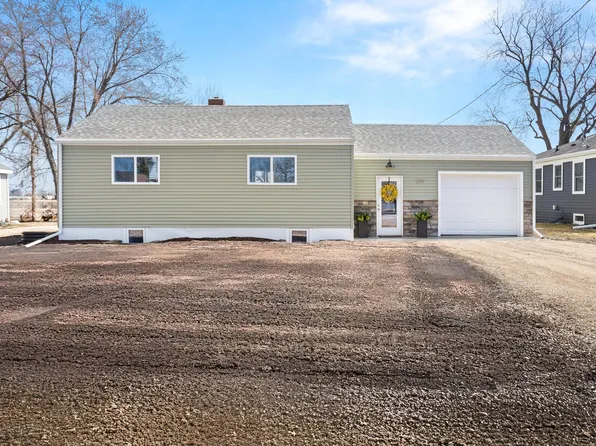 206 1st Ave S, Galchutt, ND 58061