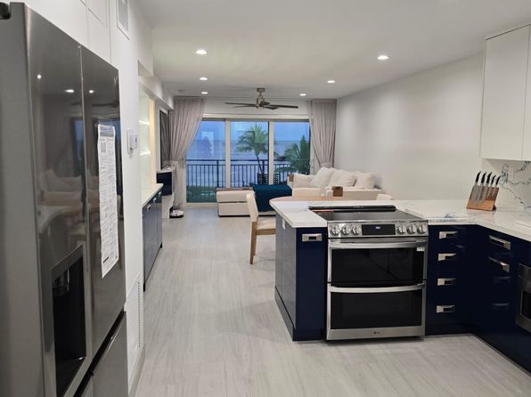 1035 Hillsboro Mile APT 32