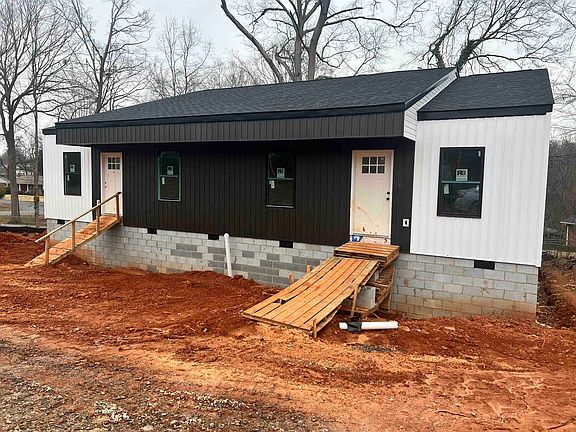 2nd image of 142/144 Andover Rd