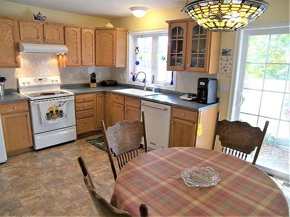 5th image of 6 Belmont Dr #6