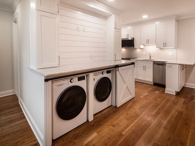 The Parkview at Polifly: In-Unit Washer & Dryer, Heat and Water Included, and Cat & Dog Friendly — Photo 20