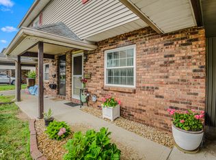 2090 Thriving Dr, Columbus, IN 47201