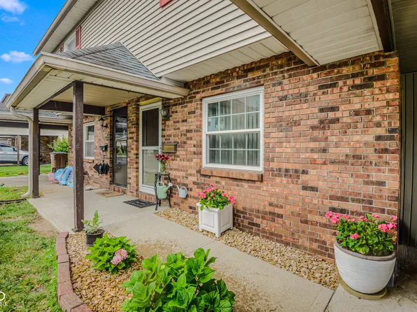 2090 Thriving Dr, Columbus, IN 47201