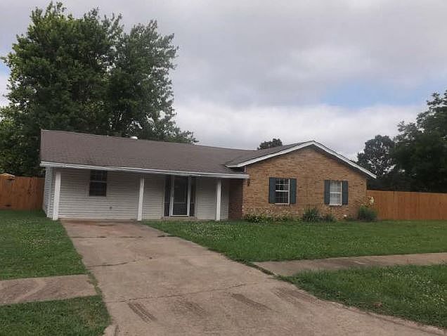 1st image of 126 Diane Dr