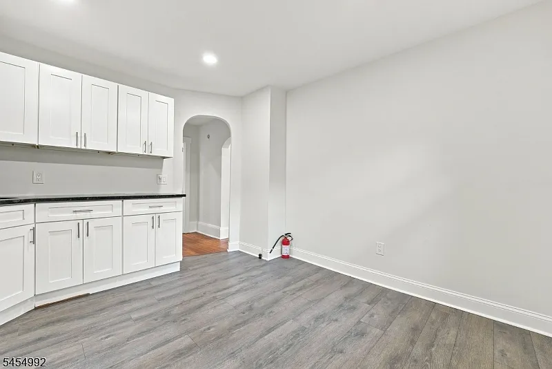3 bed, 1.0 bath, $2,975 — Photo 4