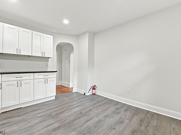 4th image of 36 Whitfield St