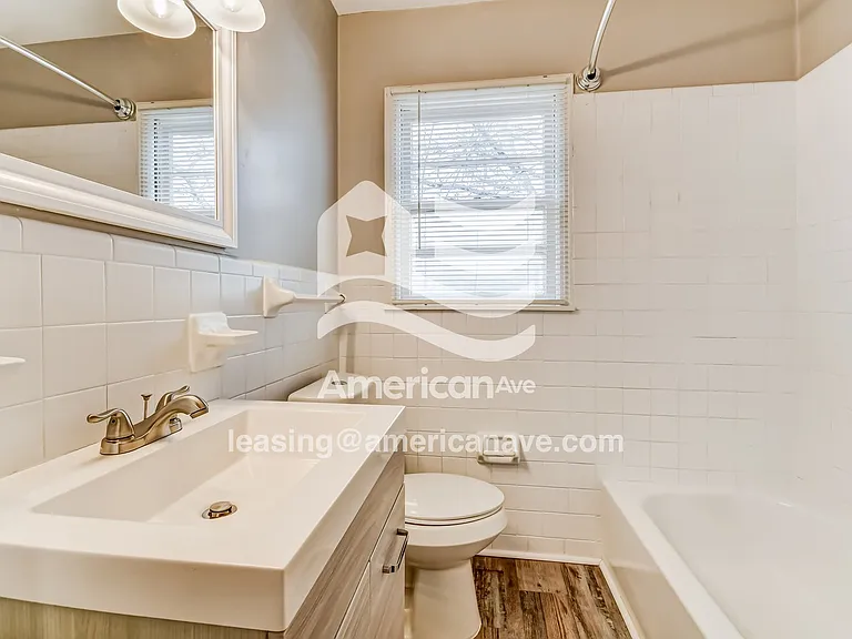 767169_010_wm_-_main_bathroom_13500652.jpg