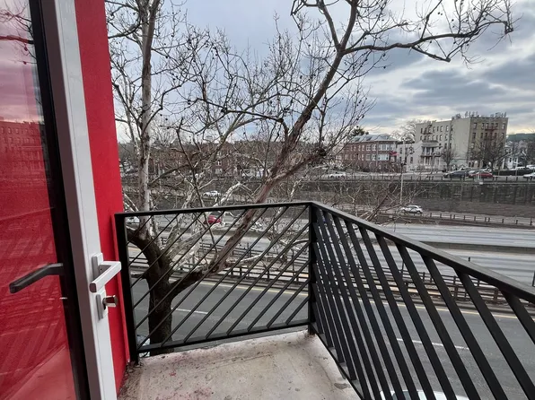 1847 Cross Bronx Expressway image 3 of 10