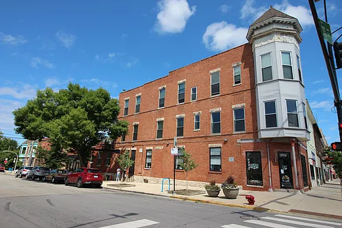 7044 N Clark St Photo 1