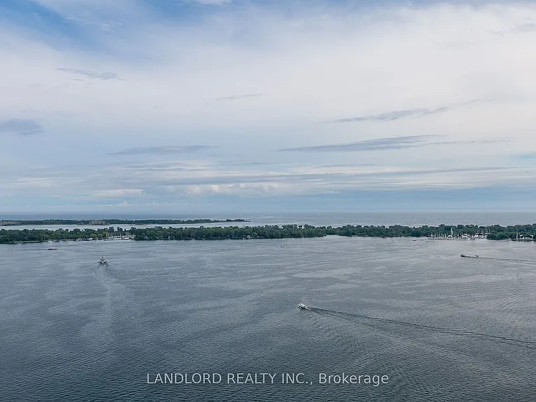 33 Harbour Sq #2208 — Photo 39