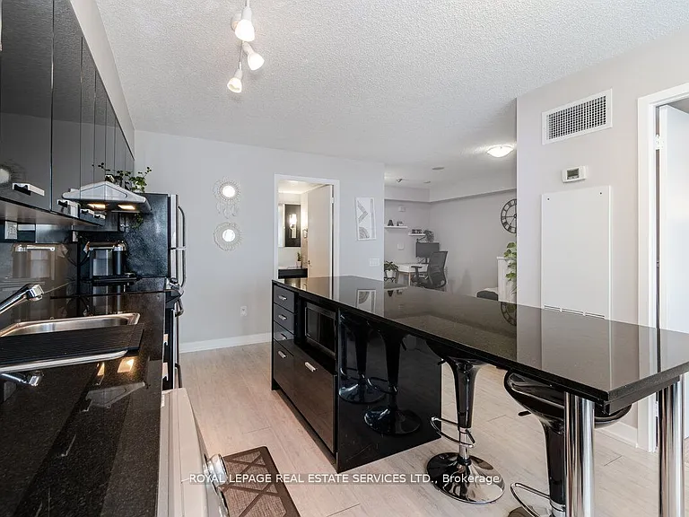 15 Singer Ct #306 — Photo 9