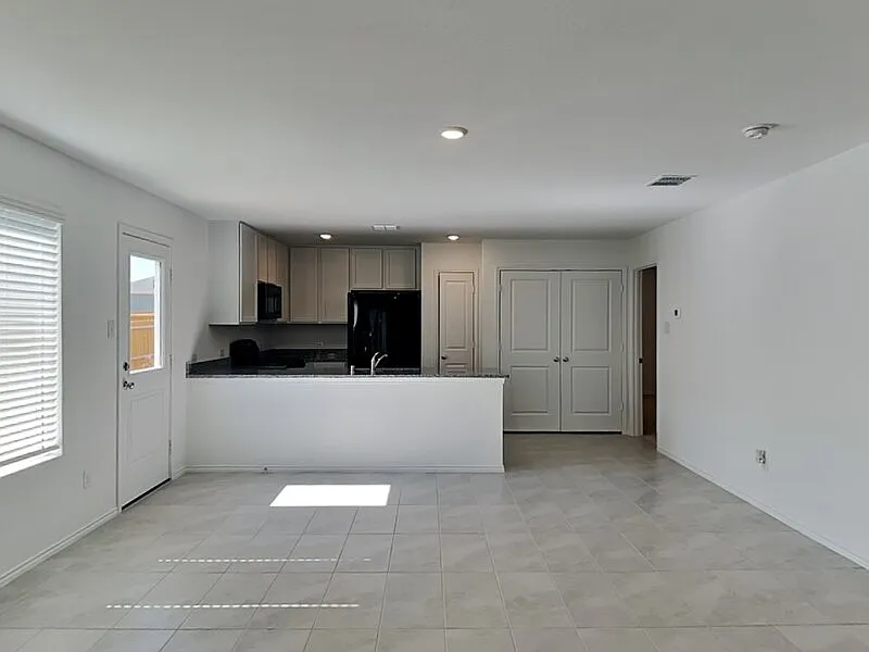 3 bed, 2.0 bath, 1266 sqft, $1,995 — Photo 4