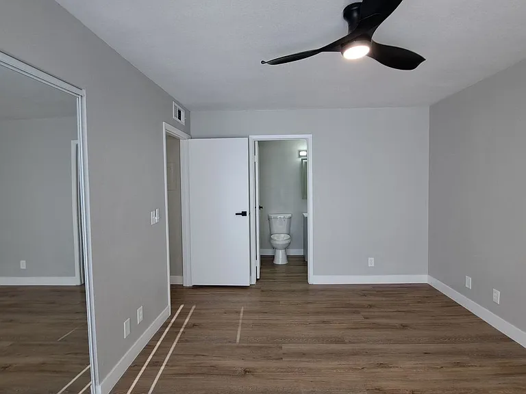 Room w/ large mirror slide, modern fan and lighting