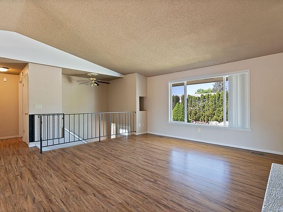 5th image of 3412 E 34th Ave