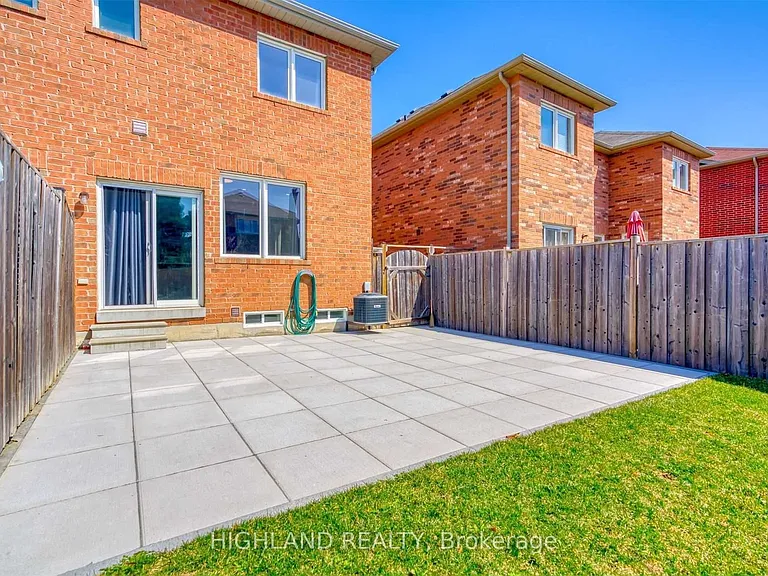 763 Millworks Cres — Photo 20