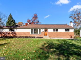 678 Ivers Ln, Warminster, PA 18974