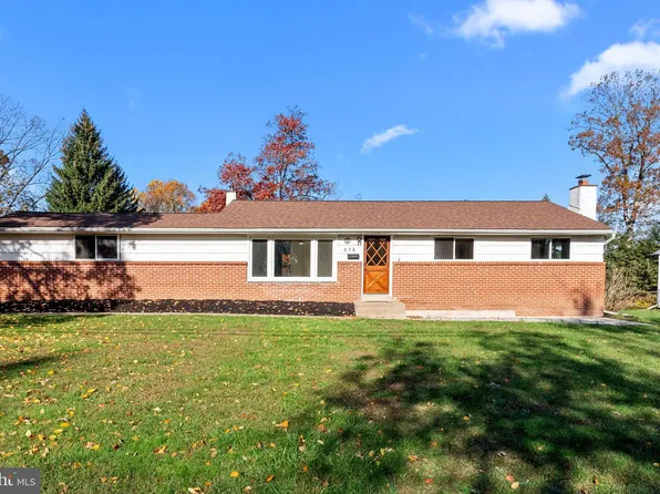 678 Ivers Ln, Warminster, PA 18974