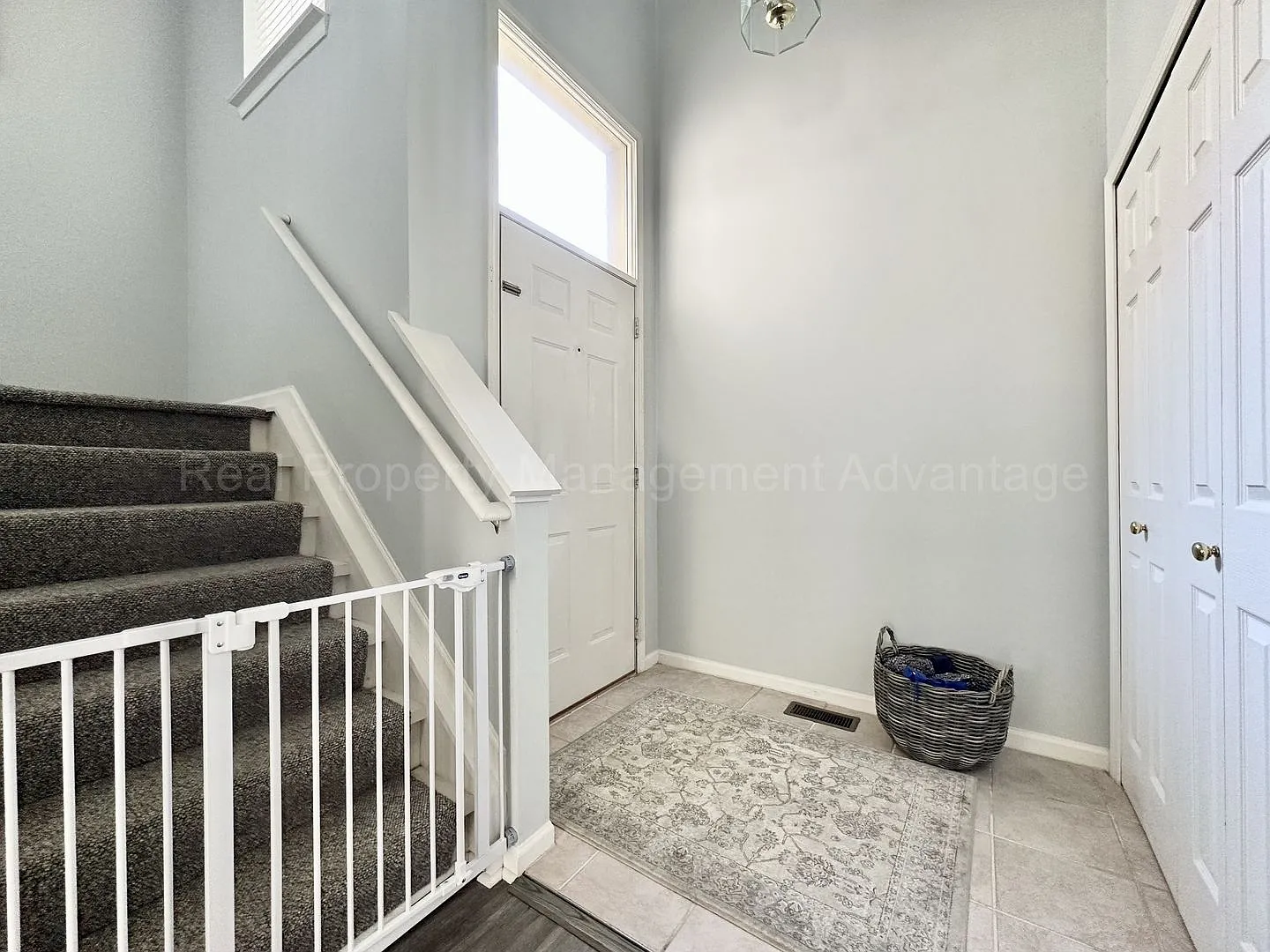 Beautifully Updated 2-Bedroom Townhouse w/ Finished Basement - Close to Royal Oak, Ferndale, Plea... — Photo 4